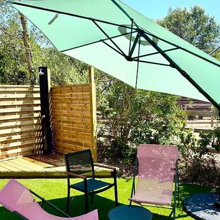 House With Shared Pool In Nyaraló