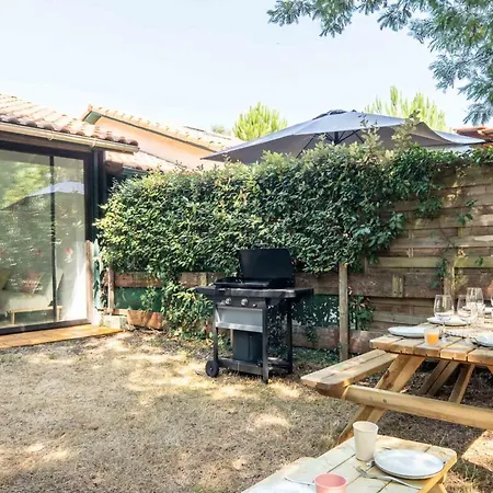 House With Shared Pool In *